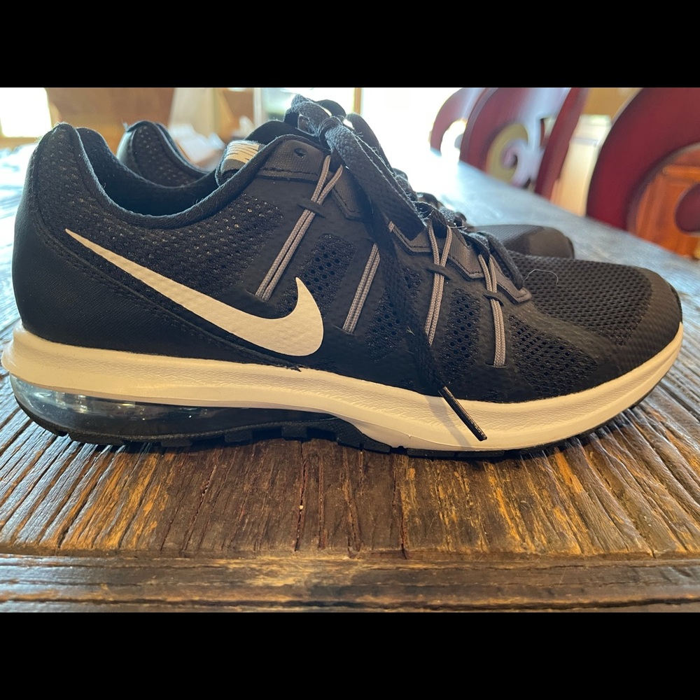 Nike Max Dynamic - Size 9